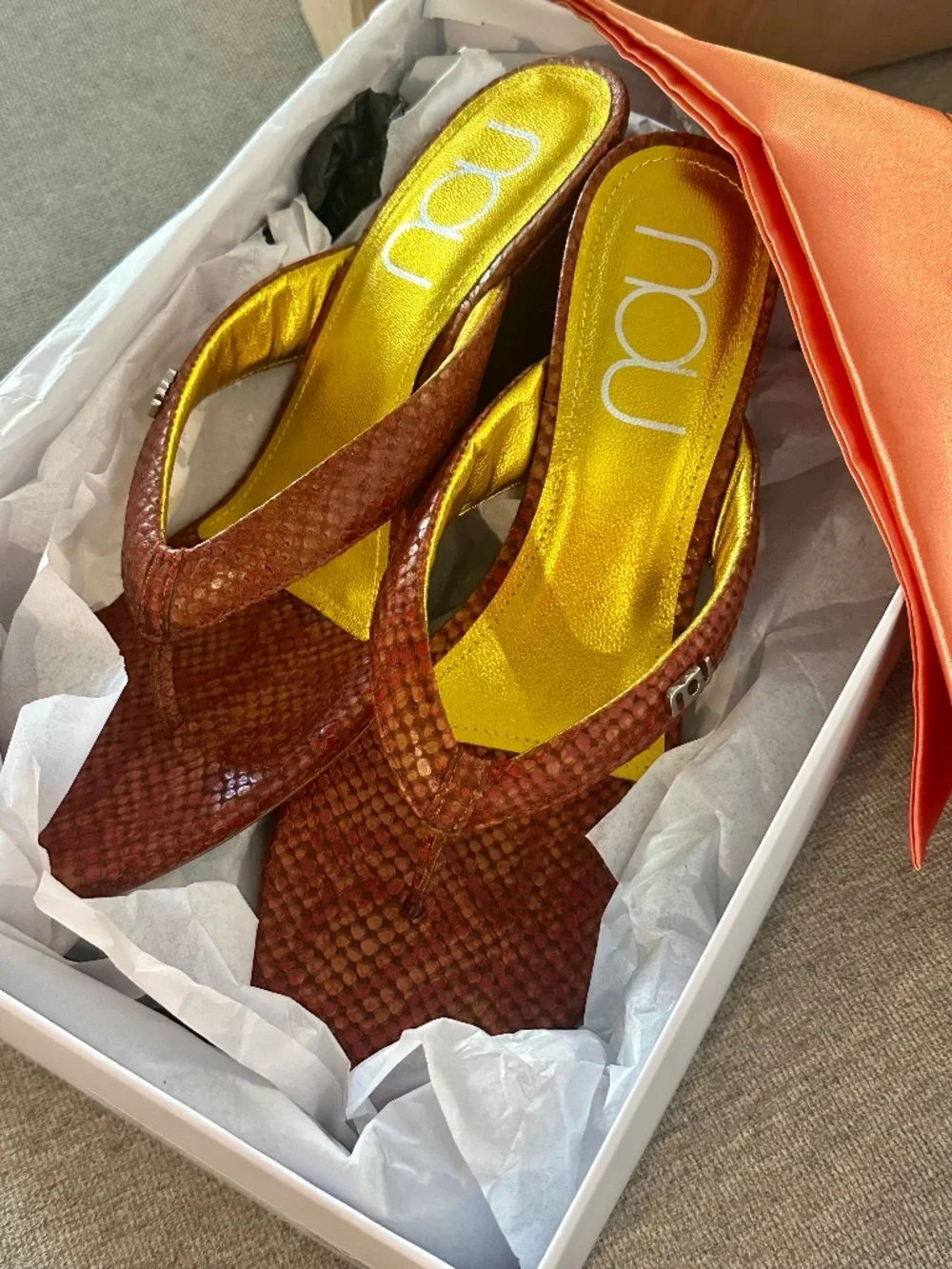 Nou Citrus Puff Wedge